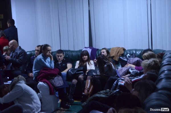 У Луцькій ТВК сплять на мішках з бюлетенями. ФОТО