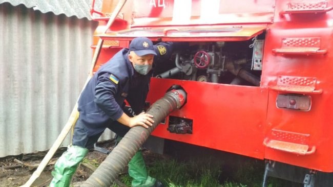 На Волині відкачують воду з будинків та дворів після негоди. ФОТО
