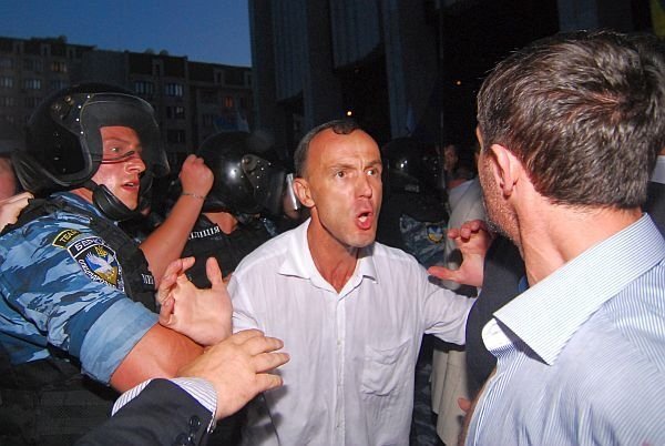 У Києві на мітингу на захист мови билися з «Беркутом». ФОТО. ВІДЕО