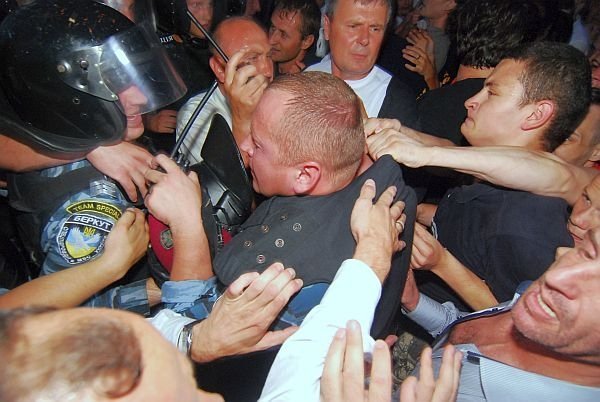 У Києві на мітингу на захист мови билися з «Беркутом». ФОТО. ВІДЕО