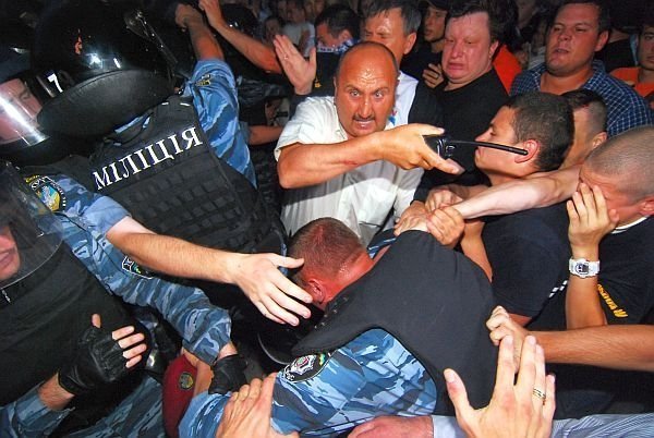 У Києві на мітингу на захист мови билися з «Беркутом». ФОТО. ВІДЕО