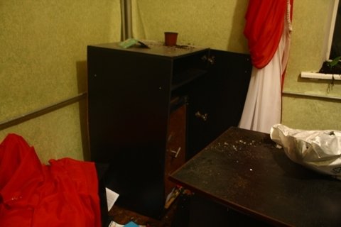 У Маневичах розгромили офіси комуністів і регіоналів. ФОТО