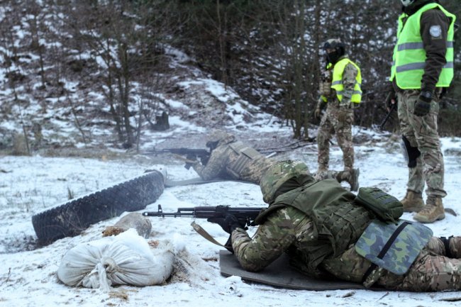 Тренування ДФТГ поблизу білоруського кордону. Керує ними професійний військовий, який воював на Донбасі ще за часів гібридної війни