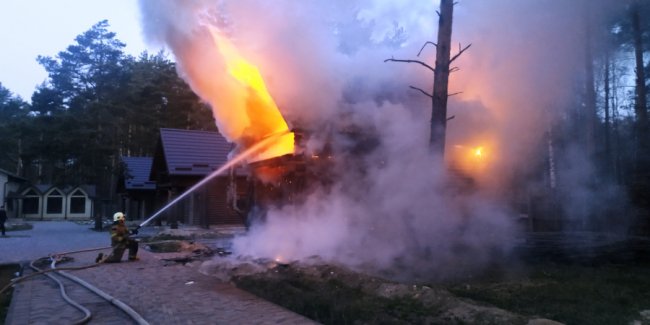 На Рівненщині у готельно-ресторанному комплексі трапилася пожежа. ФОТО. ВІДЕО