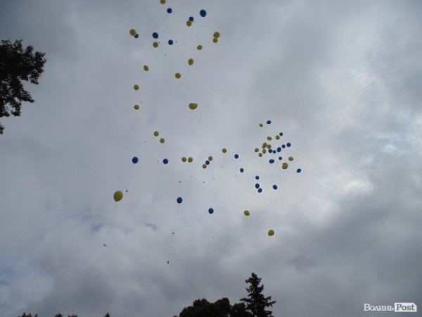 Останній дзвінок у Луцьку: четверта гімназія. ФОТО