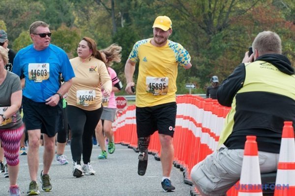 Українські Герої АТО пробігли Марафон Морської піхоти США