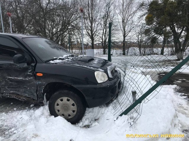 У Рованцях зіткнулись Audi і позашляховик Hyundai: постраждало троє людей. ФОТО