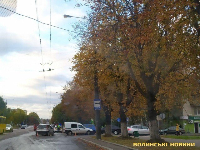 У Луцьку зіткнулись три автівки. ФОТО
