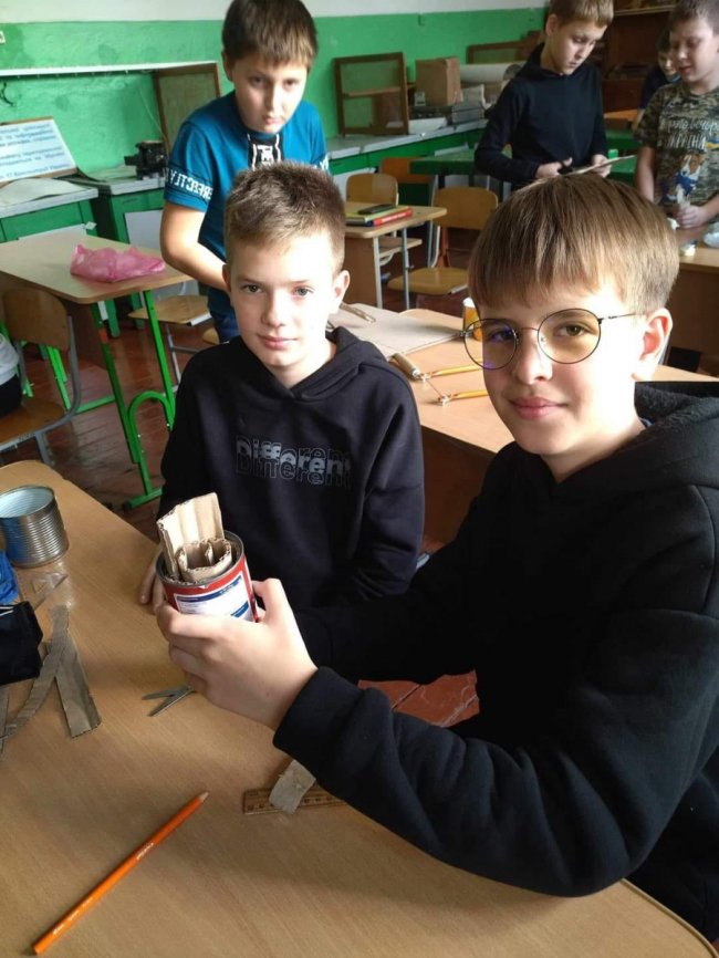 Школярі з Волині вчергове передали окопні свічки для ЗСУ