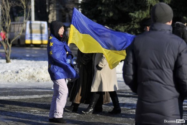 Віче на луцькому Євромайдані. ФОТО