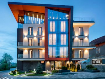 Справи готельного бізнесу на заході України - від Raymond*