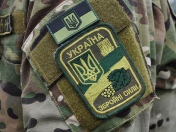 На Донбасі поранили українського військового