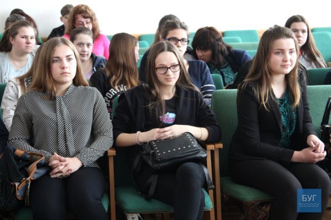 Волинські школярі збирають гроші на авто для військових