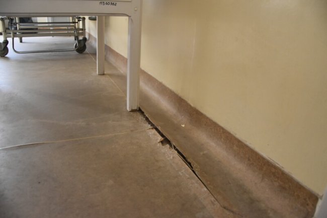 Лінолеум замінили на плитку: показали ремонт у луцькому пологовому будинку. ФОТО