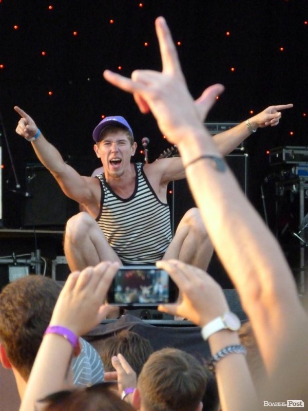 У Луцьку музиканти висміяли сепаратистів і тітушок. ФОТО