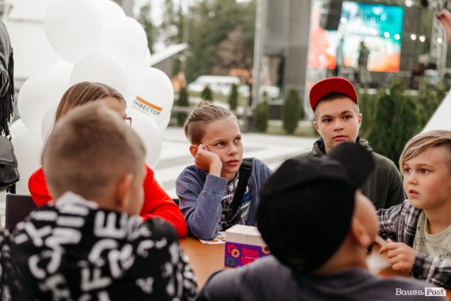 Розкриття таємниці, подарунки та KADNAY «на десерт»: як на «Супернові» веселилися «добрі сусіди». ФОТОРЕПОРТАЖ*