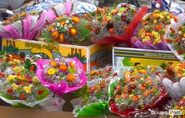 У Луцьку перед 8 Березня квіти подорожчали вдвічі