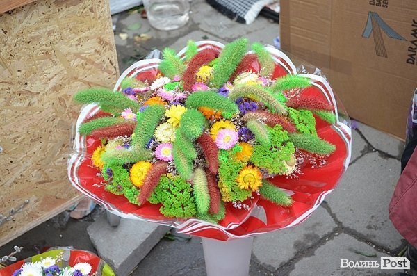 У Луцьку перед 8 Березня квіти подорожчали вдвічі