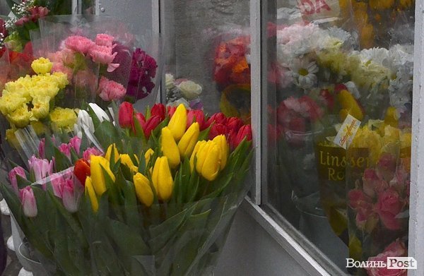 У Луцьку перед 8 Березня квіти подорожчали вдвічі