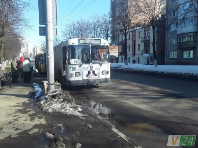 У центрі Луцька маршрутка в'їхала в тролейбус