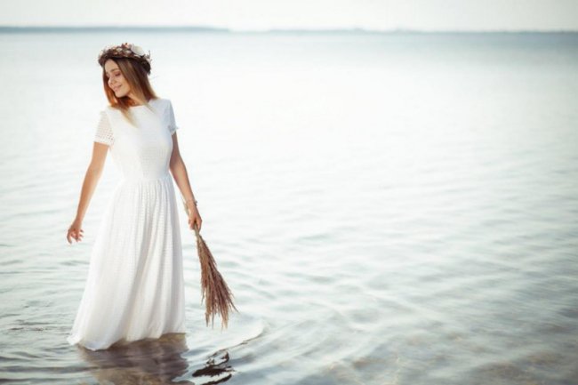 Озерна еротика: як звабливі красуні позували на Світязі. ФОТО