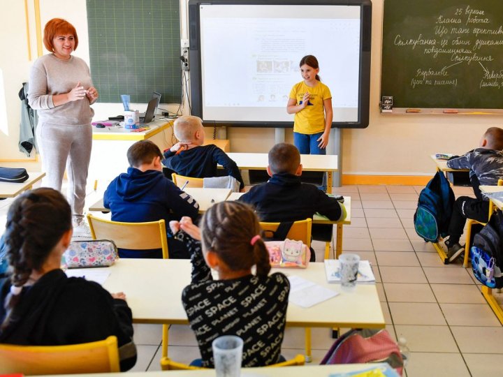 Учні шести ліцеїв на Волині навчатимуться 12, а не 11 років