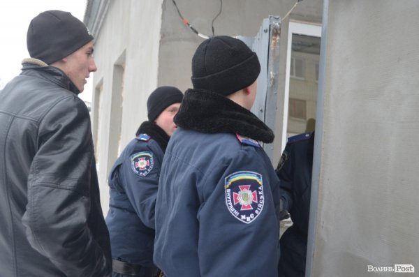 Блокування ВВшників у Луцьку: день другий. ФОТО