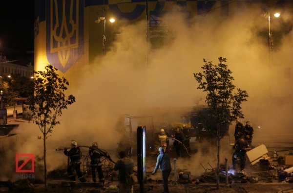 На Майдані горіла барикада. ФОТО