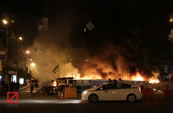 На Майдані горіла барикада. ФОТО