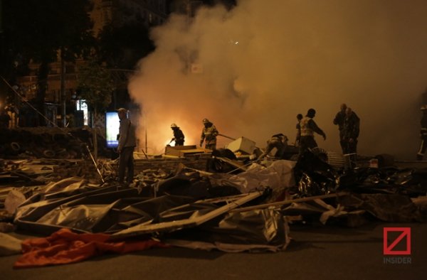 На Майдані горіла барикада. ФОТО