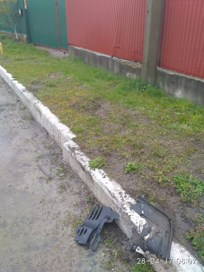 У Ковелі шукають водія, який протаранив паркан та втік