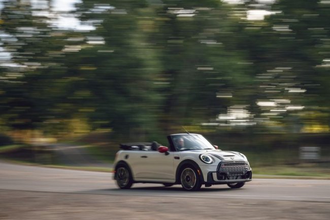 Кабріолет Mini Cooper John Cooper Works 2022: ціни, характеристики*