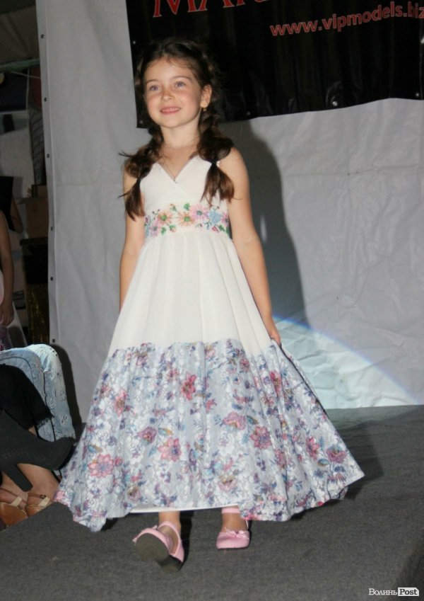 Довгоногі красуні, купальники, сукні: День моди в Луцьку. ФОТО