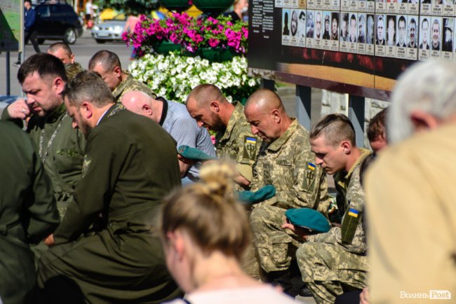 Луцьк попрощався із загиблим на Сході воїном Іллею Струком. ФОТО
