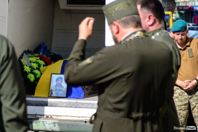 Луцьк попрощався із загиблим на Сході воїном Іллею Струком. ФОТО