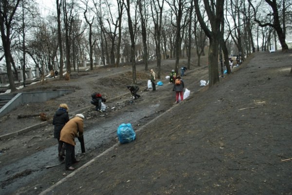 Майдан святкує. ФОТО