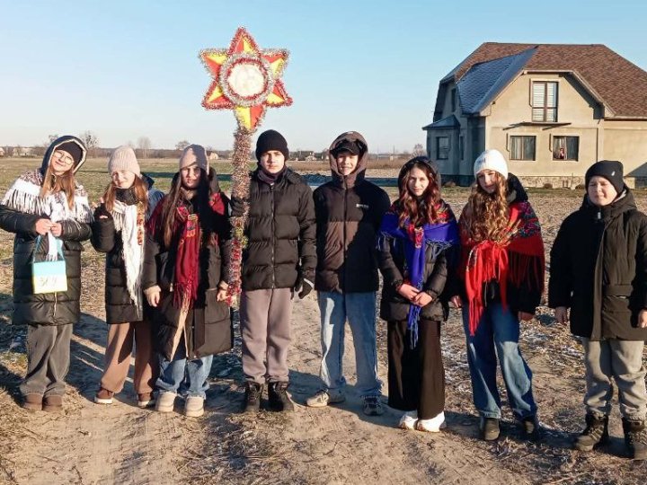 Учні з Волині наколядували 12 тисяч на підтримку ЗСУ