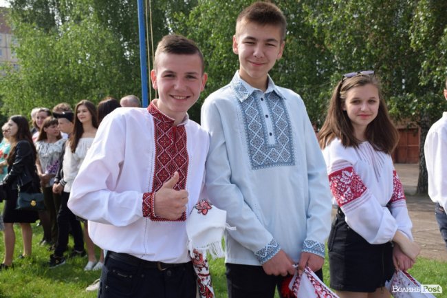 Емоції від драйву до сліз: останній дзвоник у луцькій школі №25. ФОТО