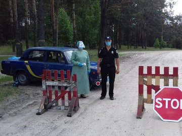 На виїздах з села Камінь-Каширського району встановили карантинні пости