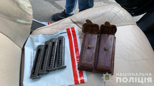 Волинські поліцейські затримали зловмисників, які нелегально продавали зброю по всій Україні