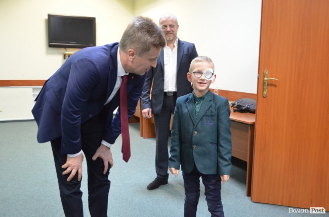 Гідні зарплати та відсіч Росії: про що кандидат в Президенти Валентин Наливайченко говорив з лучанами*