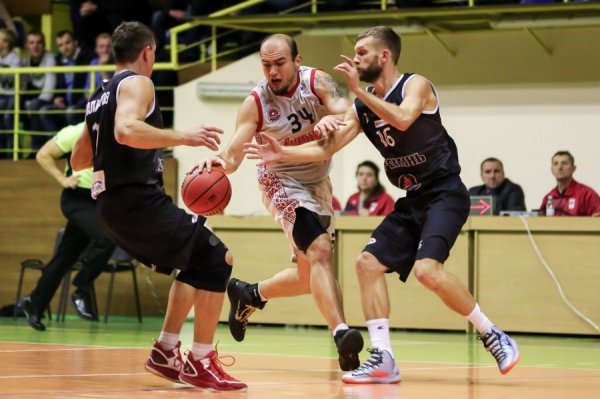 «Волиньбаскет» у драматичному матчі програв «Кременю»