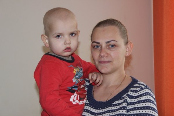 Безжальності немає меж: шахраї забирають гроші онкохворих дітей з Волині