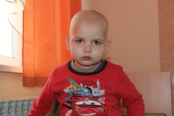 Безжальності немає меж: шахраї забирають гроші онкохворих дітей з Волині