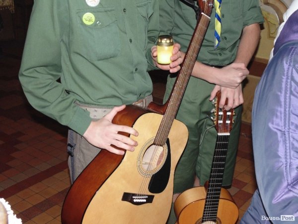 Пластуни передали Вифлиємський вогонь православній громаді Луцька. ФОТО. ВІДЕО