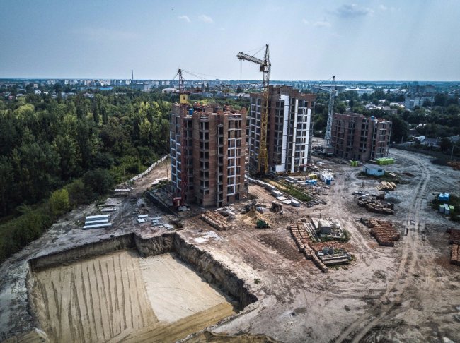 Луцький ЖК «Супернова»: вражаючі фото будівельного майданчика*