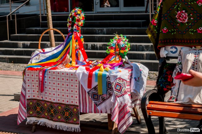Синьо-жовтий Луцьк: як місто чепуриться до святкувань. ФОТО