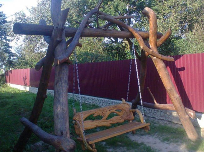 (Не) жіноче ремесло: як дівчина з Волині займається різьбленням по дереву