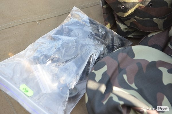 Волинські священики подарували форму військовим. ФОТО