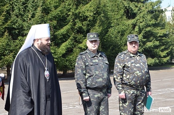 Волинські священики подарували форму військовим. ФОТО